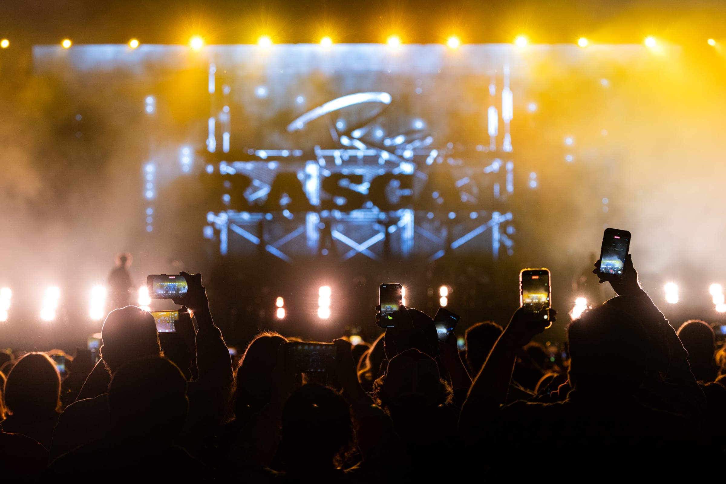 Photographing Rascal Flatts at Enterprise Center for 93.7 The Bull. Photo by Zach Dalin, St. Louis photographer.