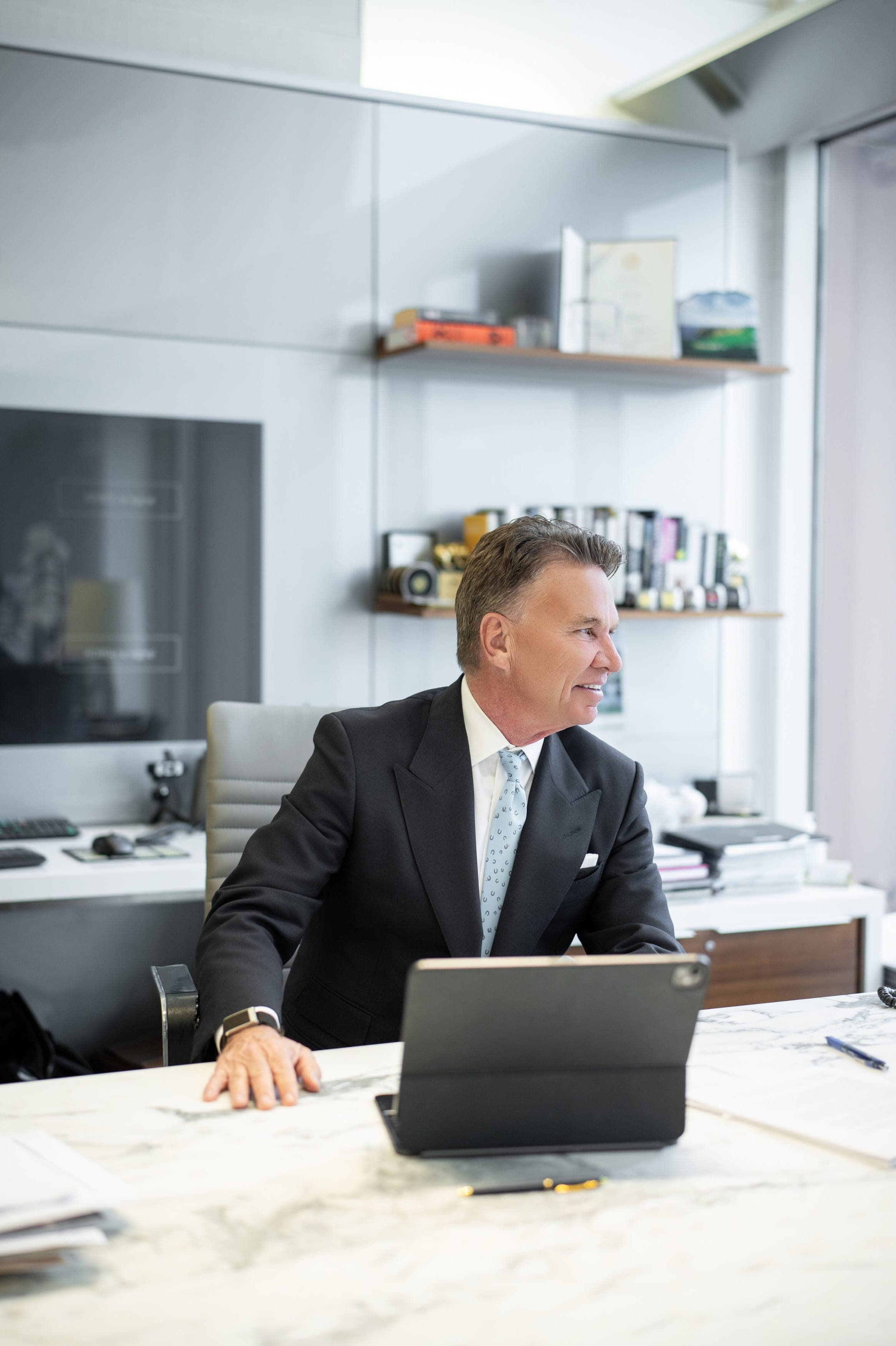 Photographing Stifel CEO Ron Kruszewski for Sophisticated Living Magazine. Photo by Zach Dalin, St. Louis photographer.
